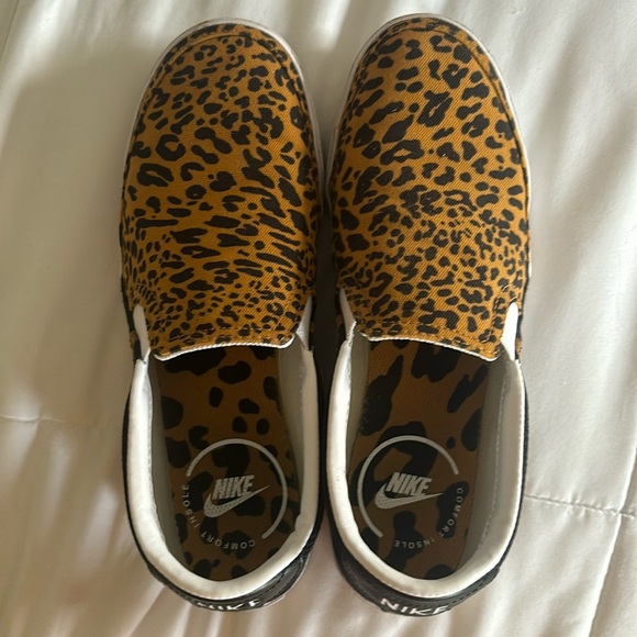 Women’s Nike size 8.5. Only worn 3 or 4 times. - Picture 2 of 6